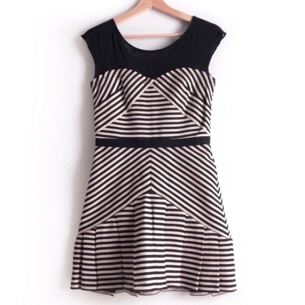Elizabeth and James Black & White Mini - Size 2